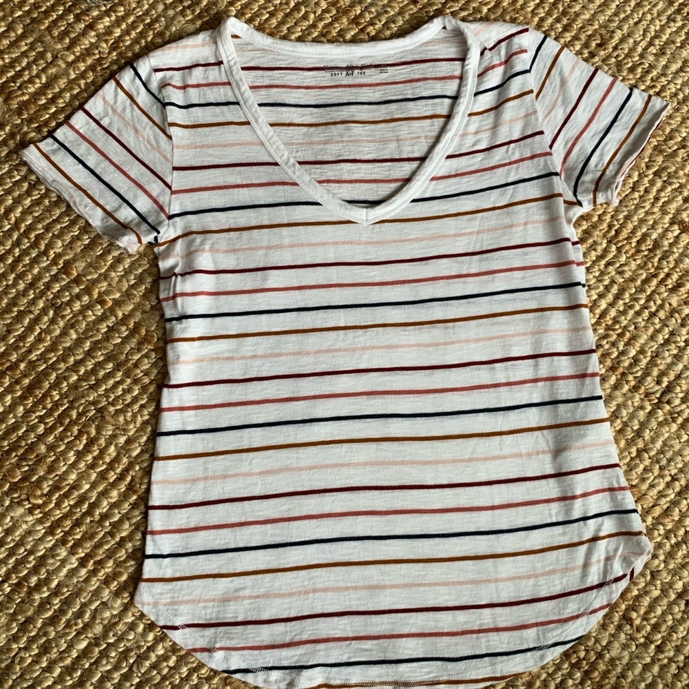 Soft xs Abercrombie and Fitch tee.